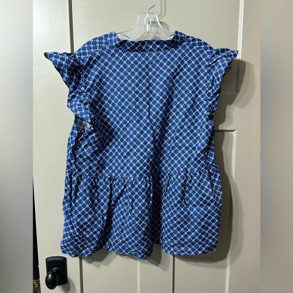 Draper James Navy flower Diamond blues white Print Blouse 💯 linen - Picture 4 of 4